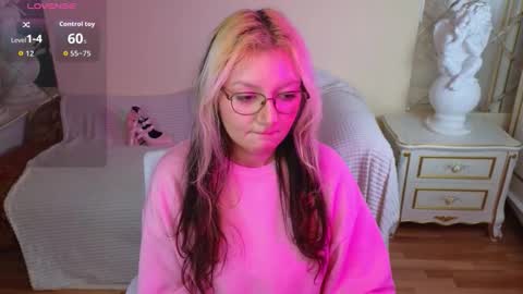 Snapshot of sweety_candys chatting on 12-01-25, 11:59 Hot Candy online show from 12-01-25, 11:59