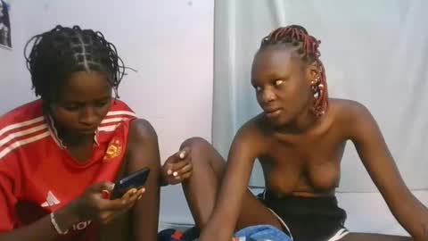 sweety_petite online show from 12-05-25, 09:51