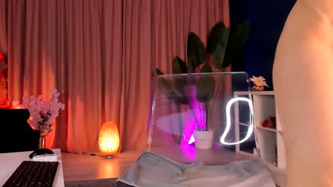 Leya online show from 11-14-25, 06:01