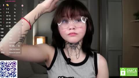 Snapshot of sweetyoops chatting on 12-05-25, 06:15 Astrid online show from 12-05-25, 06:15