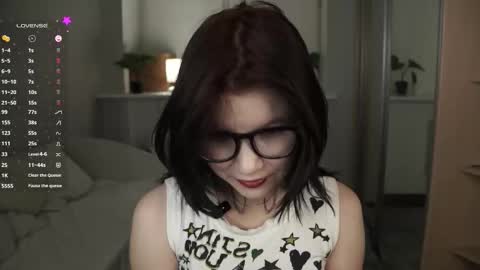 Snapshot of sweetyoops chatting on 01-06-26, 06:22 Astrid online show from 01-06-26, 06:22