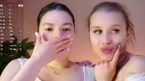 Snapshot of sweetyoops chatting on 02-19-26, 07:26 Astrid online show from 02-19-26, 07:26