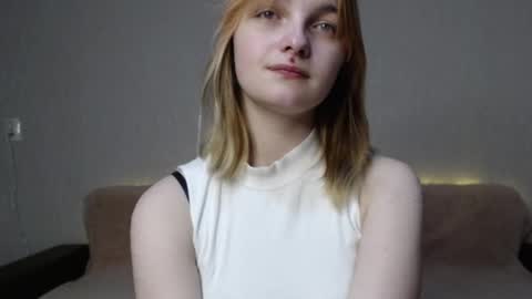 Snapshot of sweetyybay chatting on 12-18-25, 11:49 Stacy online show from 12-18-25, 11:49