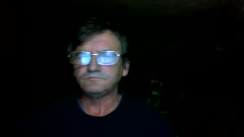 Snapshot of swergiu333 chatting on 05-12-26, 04:42 Raymond online show from 05-12-26, 04:42