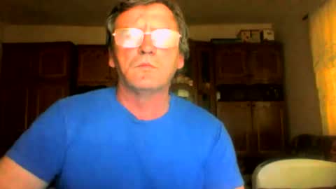 Snapshot of swergiu333 chatting on 05-28-26, 05:05 Raymond online show from 05-28-26, 05:05