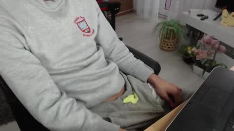 SwetLittleBoy4u online show from 10-03-25, 08:44