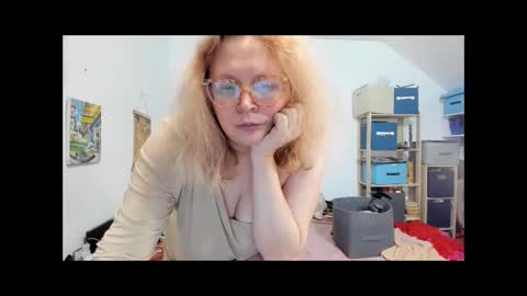 Snapshot of switchlorenx chatting on 12-04-24, 11:35 switchlorenx online show from 12-04-24, 11:35