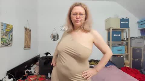 Snapshot of switchlorenx chatting on 12-06-24, 01:18 switchlorenx online show from 12-06-24, 01:18