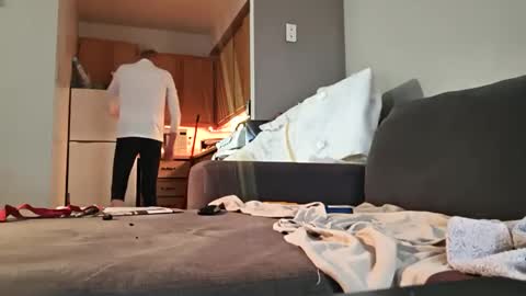 Snapshot of swontguy2025 chatting on 10-15-25, 05:51 swontguy2025 online show from 10-15-25, 05:51