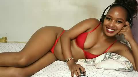 Snapshot of swt_bby chatting on 05-16-26, 10:52 swt_bby online show from 05-16-26, 10:52