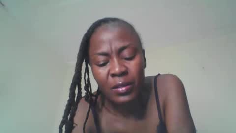 Snapshot of swtebony1 chatting on 05-11-26, 10:40 ALICIA online show from 05-11-26, 10:40