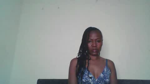 Snapshot of swtebony1 chatting on 05-12-26, 10:40 ALICIA online show from 05-12-26, 10:40