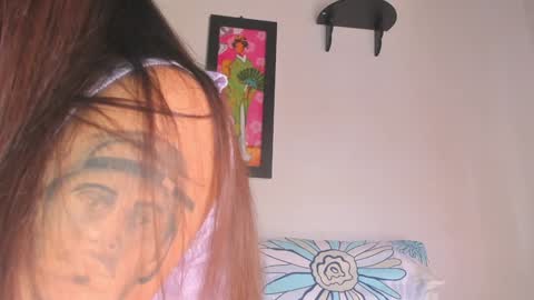 Snapshot of swtt_lilly chatting on 12-19-24, 08:02 Lilly online show from 12-19-24, 08:02