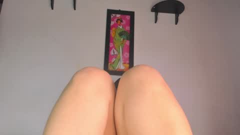 Snapshot of swtt_lilly chatting on 12-20-24, 08:23 Lilly online show from 12-20-24, 08:23
