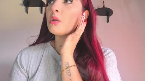 Snapshot of swtt_lilly chatting on 01-18-25, 09:02 Lilly online show from 01-18-25, 09:02