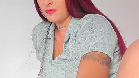 Snapshot of swtt_lilly chatting on 02-14-25, 07:54 Lilly online show from 02-14-25, 07:54