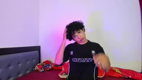 Snapshot of swwet_boy chatting on 09-23-25, 02:31 swwet_boy online show from 09-23-25, 02:31