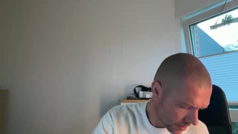 Snapshot of sx1904 chatting on 10-17-25, 04:20 sx1904 online show from 10-17-25, 04:20