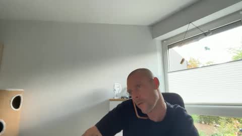 Snapshot of sx1904 chatting on 06-11-26, 10:24 sx1904 online show from 06-11-26, 10:24