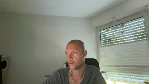 Snapshot of sx1904 chatting on 07-13-26, 10:18 sx1904 online show from 07-13-26, 10:18