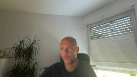 Snapshot of sx1904 chatting on 07-25-26, 10:35 sx1904 online show from 07-25-26, 10:35