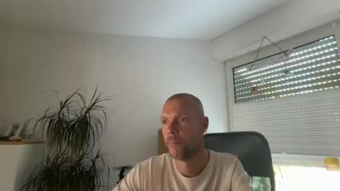 Snapshot of sx1904 chatting on 07-28-26, 11:17 sx1904 online show from 07-28-26, 11:17
