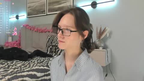 Snapshot of sybilkoepf chatting on 06-10-26, 07:07 Christine or just Chris online show from 06-10-26, 07:07