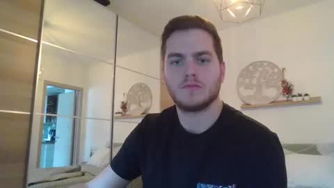 syl092 online show from 12-12-24, 01:39