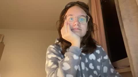 Snapshot of sylviagreen_ chatting on 10-22-25, 05:02 Sylvia online show from 10-22-25, 05:02