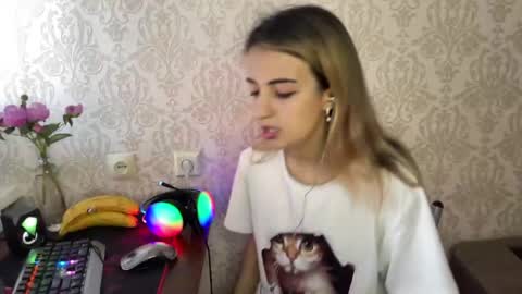 Emily online show from 05-25-26, 03:18