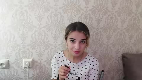 Snapshot of sylviaoris chatting on 07-17-26, 07:15 Emily online show from 07-17-26, 07:15