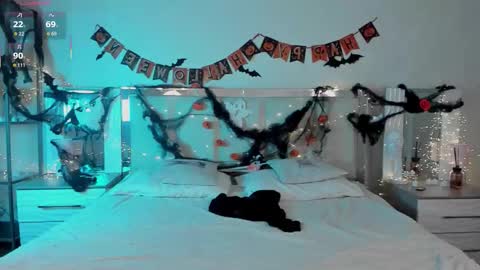 Sylvia online show from 10-19-25, 05:52