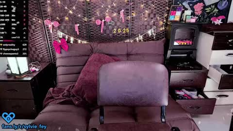 Snapshot of sylvie_fey chatting on 01-04-25, 03:40 Sylvie online show from 01-04-25, 03:40