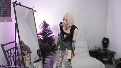 Snapshot of sylvie_fey chatting on 11-29-25, 04:26 Sylvie online show from 11-29-25, 04:26