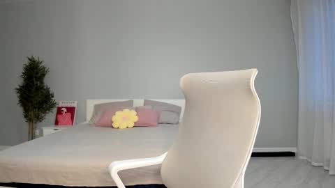 Mila online show from 10-28-25, 12:47