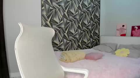 Mila online show from 12-04-25, 01:48