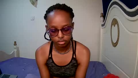 Snapshot of t_okyo chatting on 01-28-25, 12:00 TOKYO online show from 01-28-25, 12:00