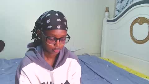 Snapshot of t_okyo chatting on 09-19-25, 05:20 TOKYO online show from 09-19-25, 05:20