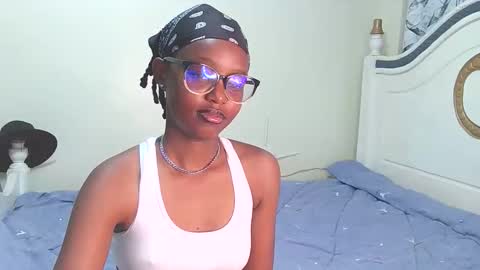 Snapshot of t_okyo chatting on 09-24-25, 05:00 TOKYO online show from 09-24-25, 05:00