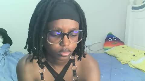 Snapshot of t_okyo chatting on 10-21-25, 06:36 TOKYO online show from 10-21-25, 06:36