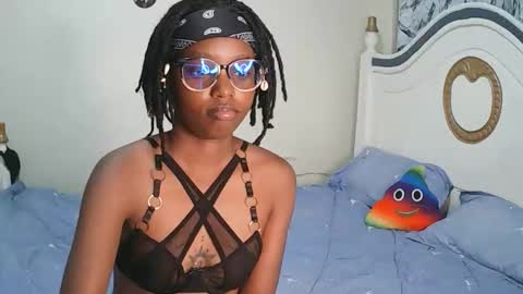 Snapshot of t_okyo chatting on 11-19-25, 02:44 TOKYO online show from 11-19-25, 02:44