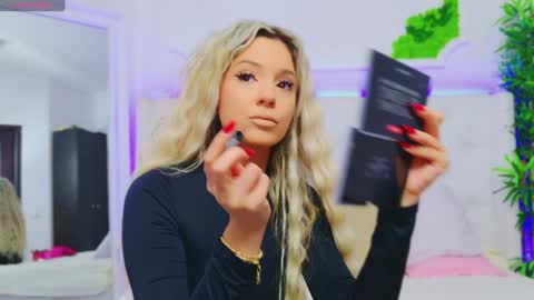 Snapshot of taahiraarabian chatting on 01-07-25, 01:14 Arianna online show from 01-07-25, 01:14