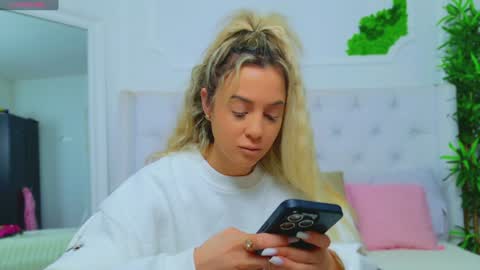 Snapshot of taahiraarabian chatting on 01-21-25, 01:00 Arianna online show from 01-21-25, 01:00