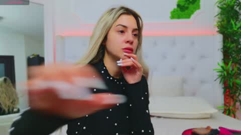 Snapshot of taahiraarabian chatting on 01-24-25, 01:25 Arianna online show from 01-24-25, 01:25