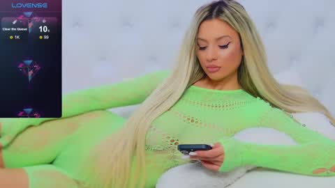 Snapshot of taahiraarabian chatting on 02-03-25, 04:31 Arianna online show from 02-03-25, 04:31