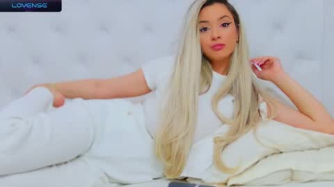 Snapshot of taahiraarabian chatting on 02-24-25, 04:15 Arianna online show from 02-24-25, 04:15