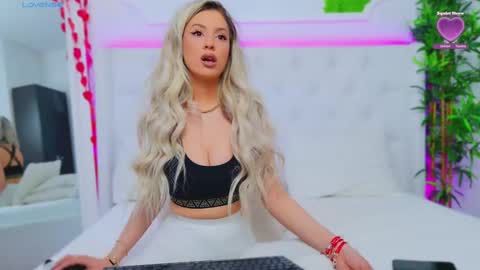 Snapshot of taahiraarabian chatting on 03-06-25, 01:46 Arianna online show from 03-06-25, 01:46