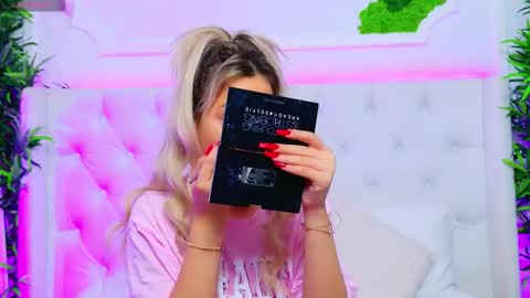 Arianna online show from 11-17-25, 01:06