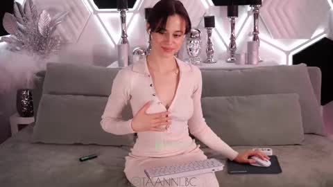 Snapshot of taanni_bc chatting on 03-01-25, 03:32 TAANNI online show from 03-01-25, 03:32