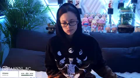 Snapshot of taanni_bc chatting on 10-17-25, 10:18 TAANNI online show from 10-17-25, 10:18